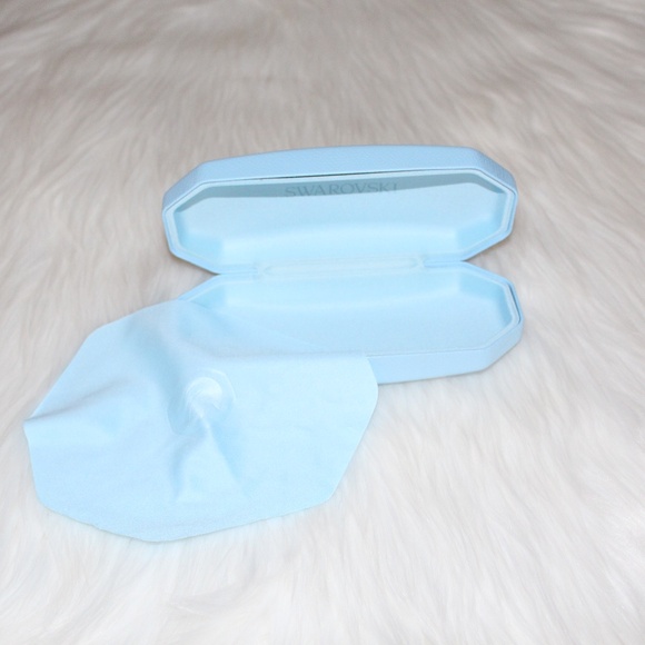 Swarovski, baby blue hard shell glass case with lens cloth - Picture 1 of 4